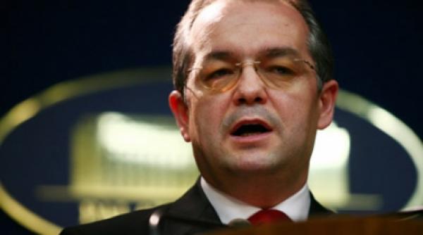 boc imi pun mandatul la bataie ori trece legea pensiilor ori pleaca guvernul