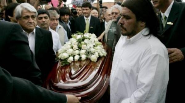 maradona a participat la funerariile cantaretei mercedes sosa