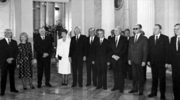 pentru ceausescu nu existau razboiul rece si zidul berlinului