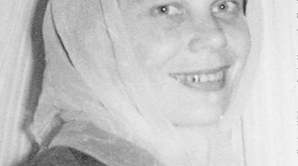 despre ceausesti ea era cam butucanoasa in schimb el arata mai bine in slip