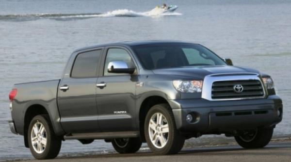 toyota investigata pentru probleme legate de modelul tundra
