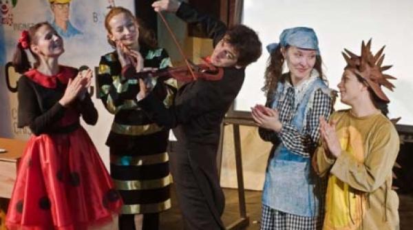 iasi albinuta lui vieru pusa in scena