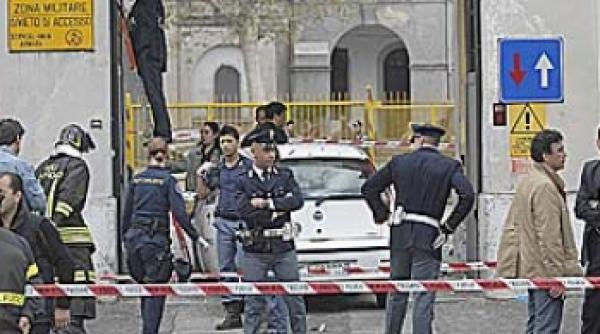 milano atentat asupra unei cazarmi a carabinierilor