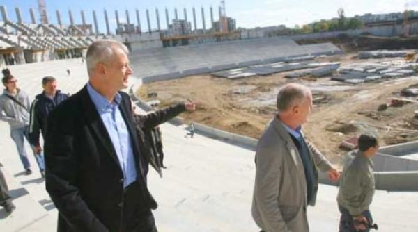 arena pe jumatate gata