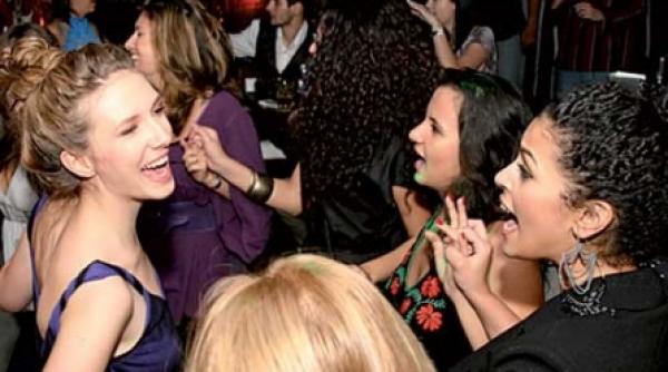 adela popescu sarbatorita in clubul iubitului