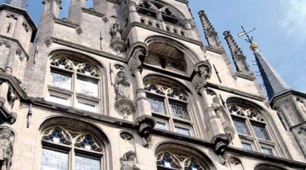 primaria din gouda simbol al orasului din sudul olandei