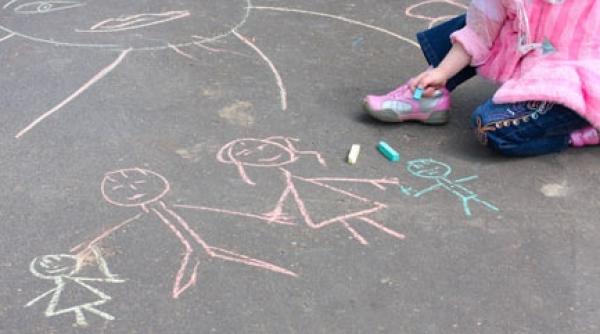 pe asfalt piciorul retezat si cartea