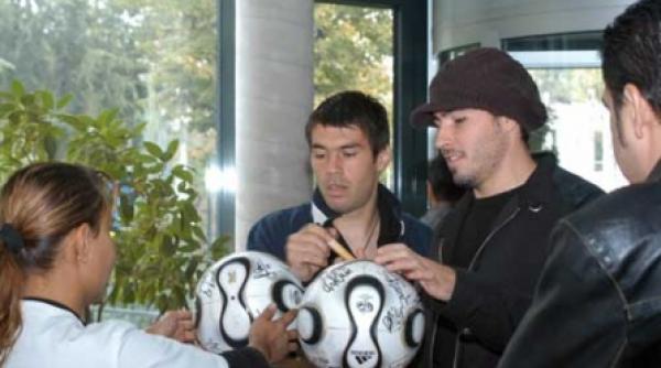 i auzi ia vin fetele la cristea