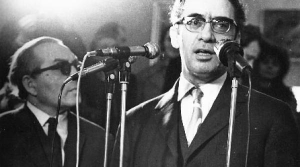 o carte la care revii periodic