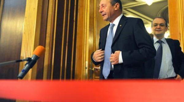 lasati institutiile strangeti voturi