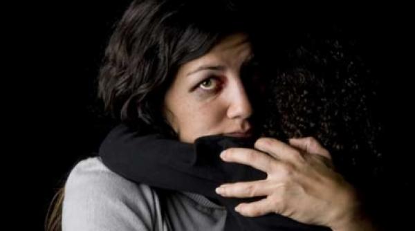 fetele ma ajutau sa intru in casa pe geam