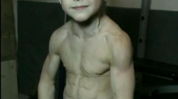 la doar 5 ani un roman a devenit cel mai puternic copil din lume