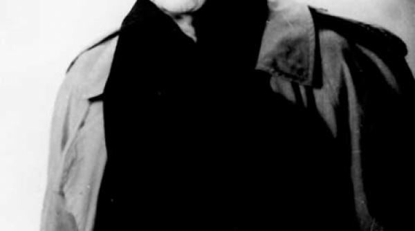 un domn printre tovarasi un tovaras printre domni