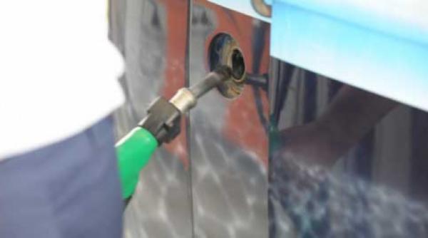 scumpiri in lant la carburanti