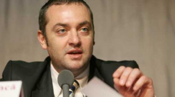 investitie in oamenii din spatele scenei