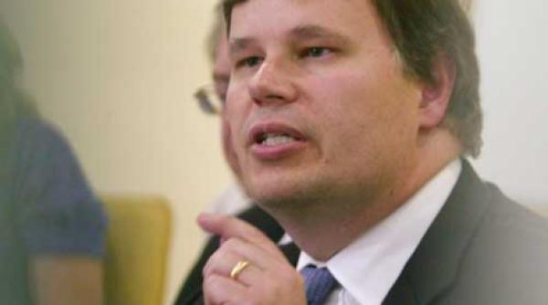 cursul revine la nivelul 4 3 lei euro