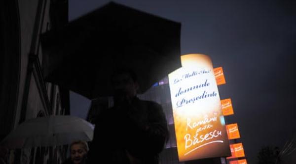 basescu felicitat pe sapte ecrane
