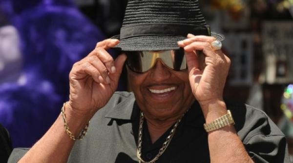 joe jackson vrea si el o suma lunara din averea lui michael