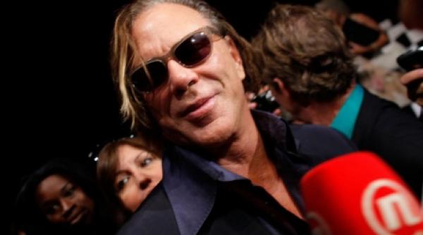mickey rourke asaltat de florarese din romania