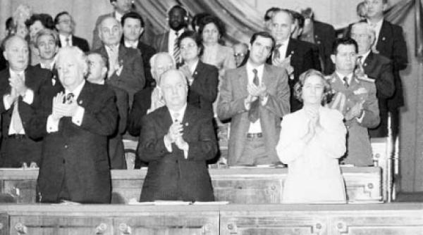 intre activisti se vorbea ca nicu ceausescu va fi promovat secretar general iar taica sau ramane presedintele romaniei