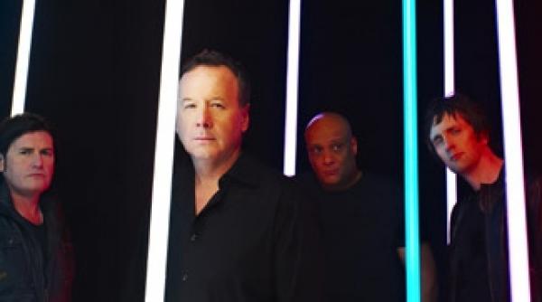 la 15 decembrie avem simple minds