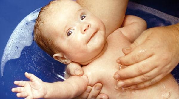 prima baie a bebelusului