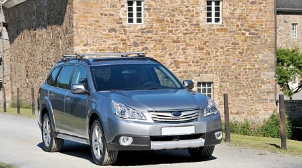 2 x subaru modele pentru anul 2010 legacy si outback