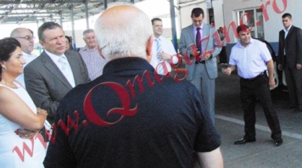 interlopul domn costel revine langa berceanu