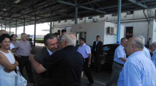 interlopul domn costel revine langa berceanu