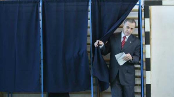 traian basescu 32 42 mircea geoana 31 17