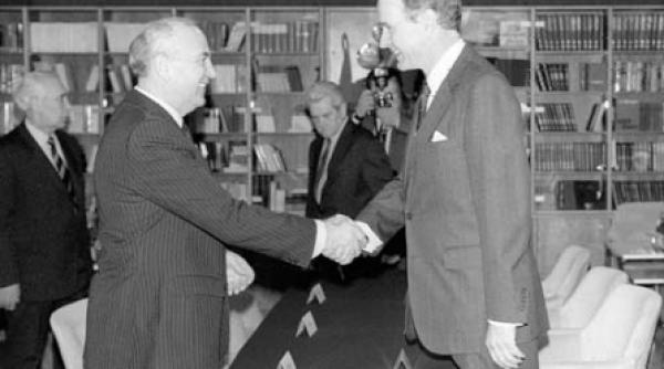 intalnirea dintre bush si gorbaciov axa yalta malta via bucuresti