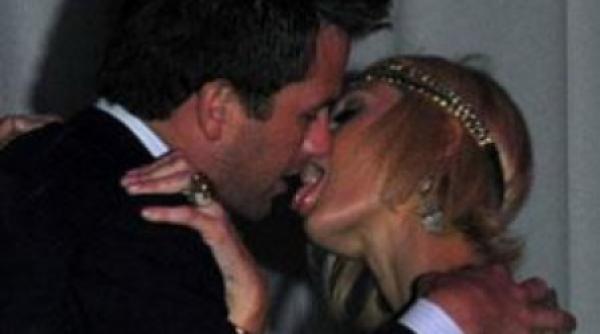 ne place sa sarutam dar nu ne pricepem cum sa o facem