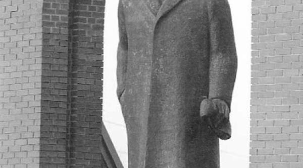 statuile mor in picioare