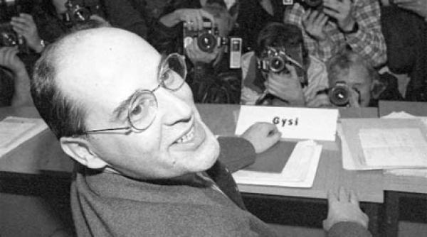 gregor gysi ales in fruntea comunistilor est germani de un congres extraordinar