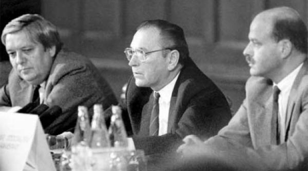 cu glasnost si perestroika gorbaciov a deschis cutia pandorei