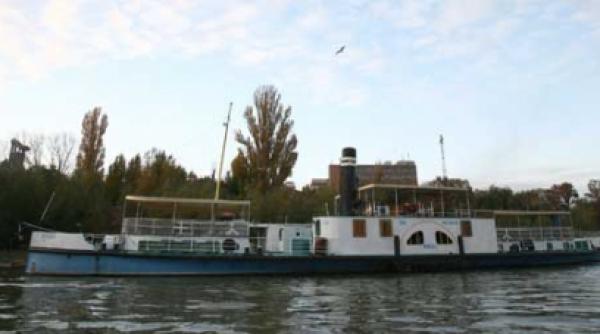 primul vapor construit de romani s a impotmolit in malul birocratiei