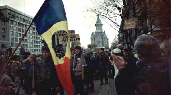 batausi in civil si trupe de represiune adusi cu trenul
