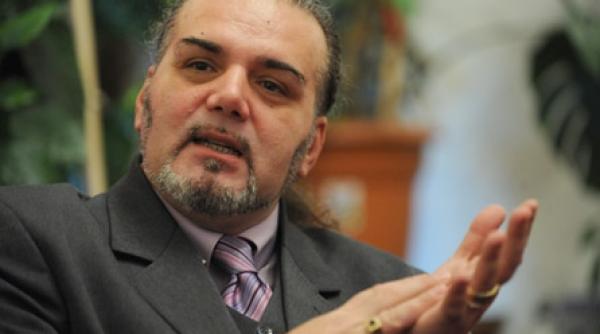 democratia intr un teatru strica si nu duce decat la anarhie