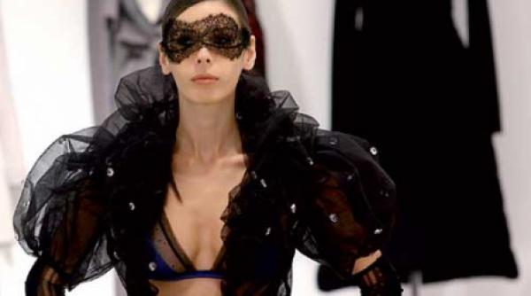 matase si cristale pentru nopti fierbinti