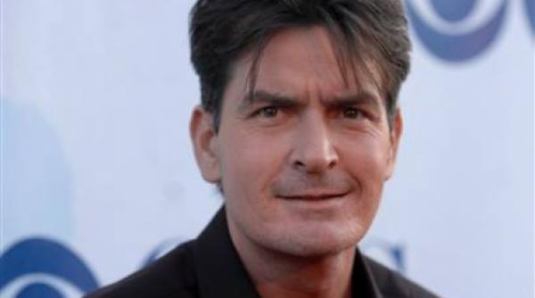 charlie sheen arestat sub acuzatia de violenta domestica a fost eliberat