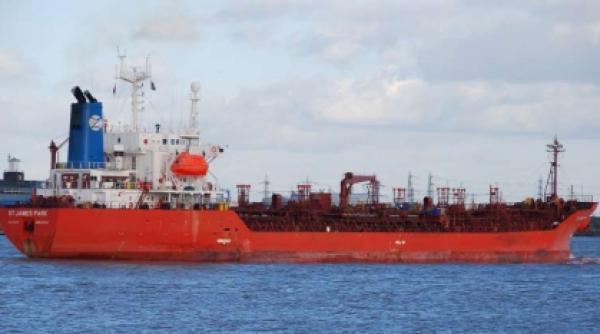 marinari romani la bordul unei navei britanice capturate in golful aden