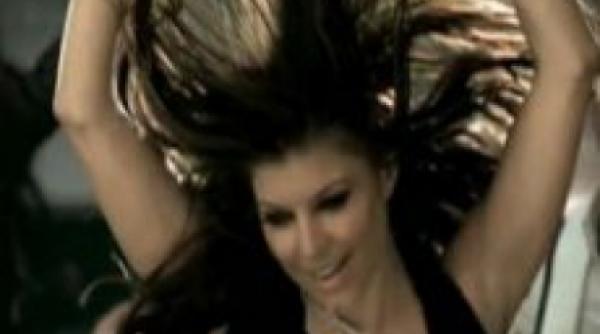 video cele mai cunoscute piese ale anului in sua amestecate intr un clip