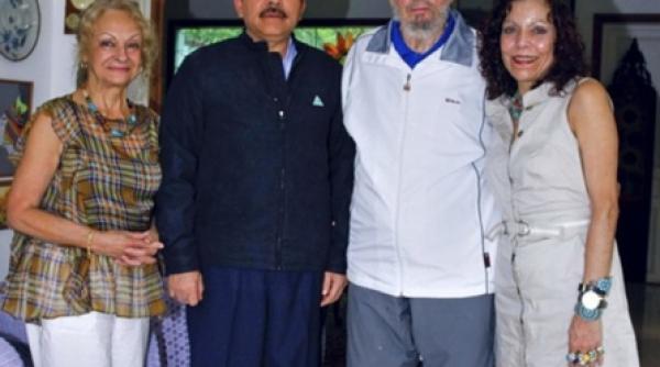 fotografii inedite cu fidel castro alaturi de partenera sa