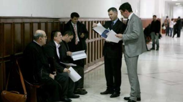 patriciu amenintat cu mandat de aducere