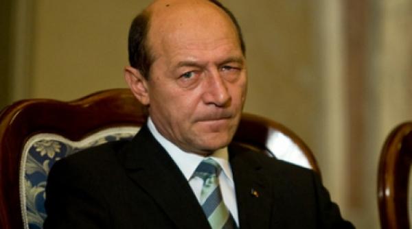 basescu ironizat la un post de radio din rusia cand se uita la tine nu esti sigur cu care ochi te priveste