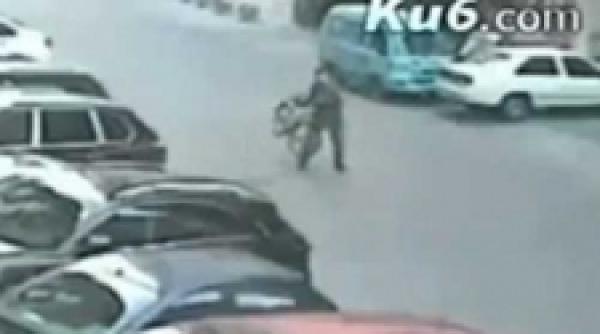 video spiritul civic inarmat cu bicicleta