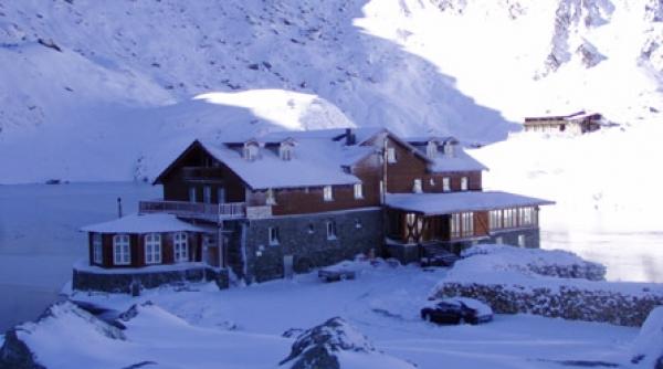 criza a urcat pe munte si nu vrea sa coboare