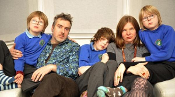 o familie britanica si a gasit casa ocupata de romani