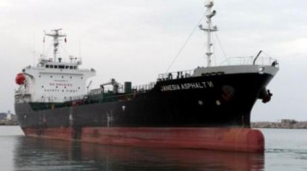 mangalia o nava comerciala a esuat la intrarea in port