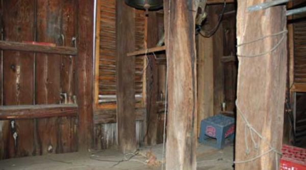 clopotnita lui eminescu a ajuns depozit